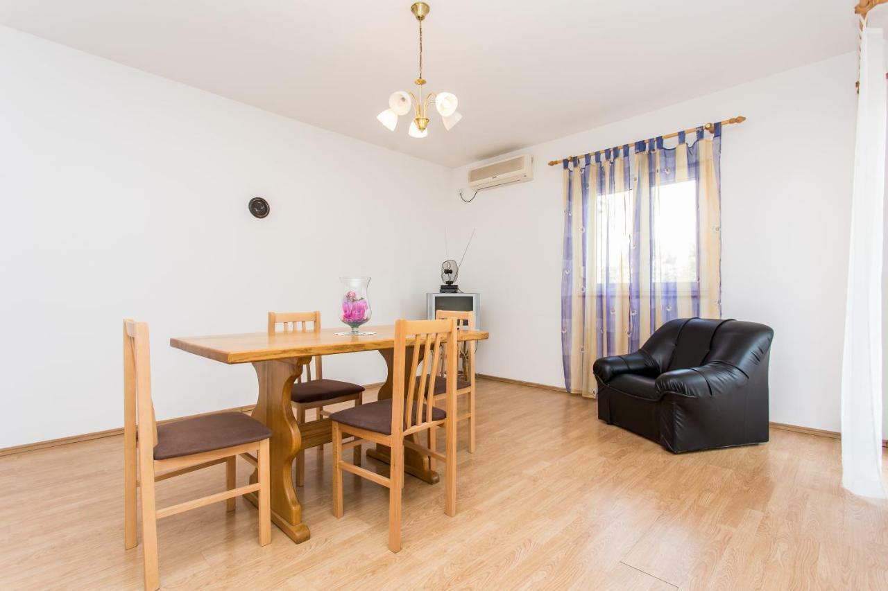 Apartman Justinic 실로 외부 사진